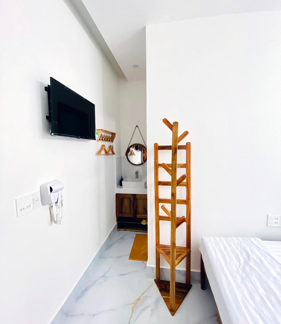 Hero Hostel & Billiards Чау Док Екстериор снимка