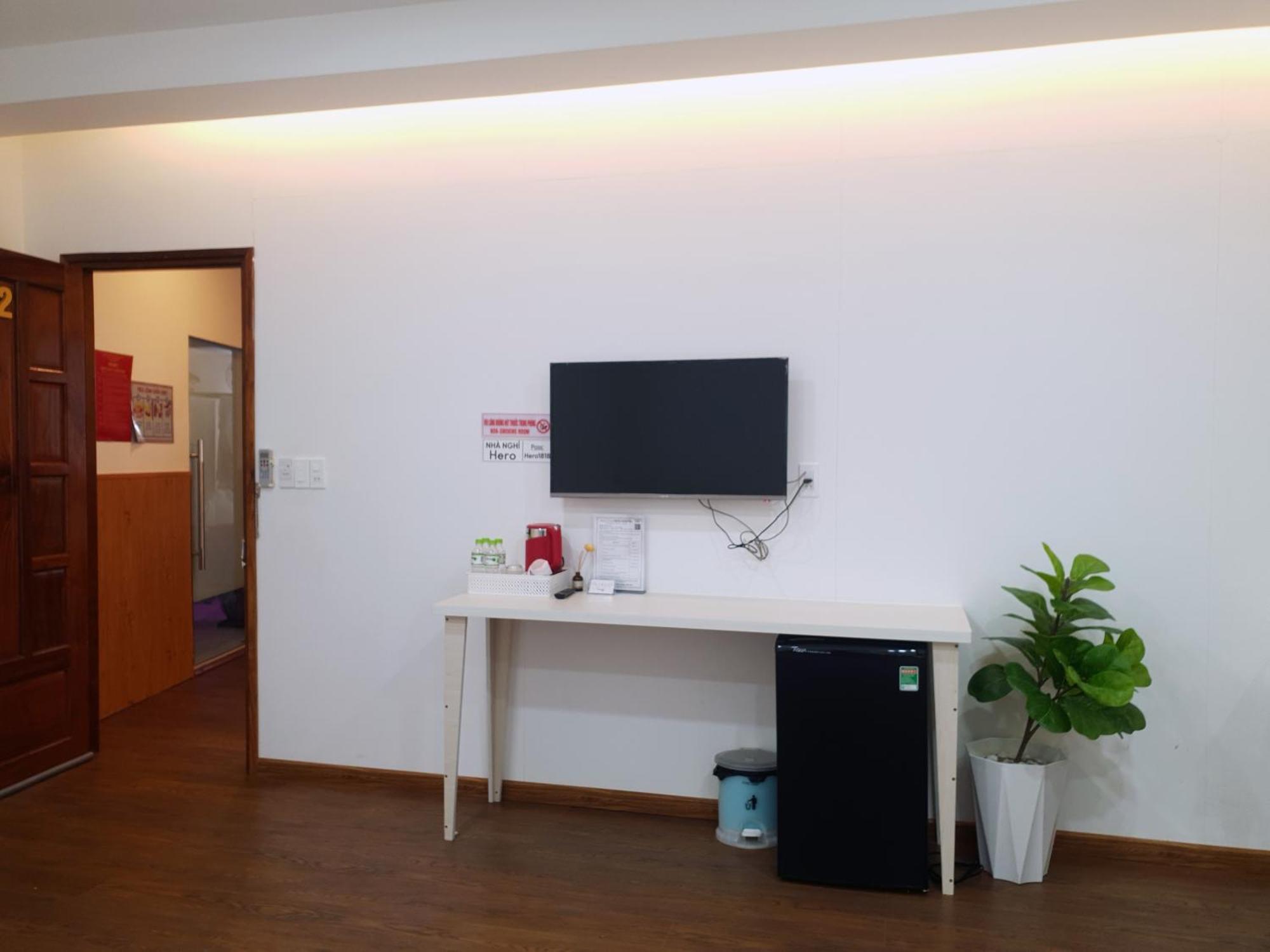 Hero Hostel & Billiards Чау Док Екстериор снимка