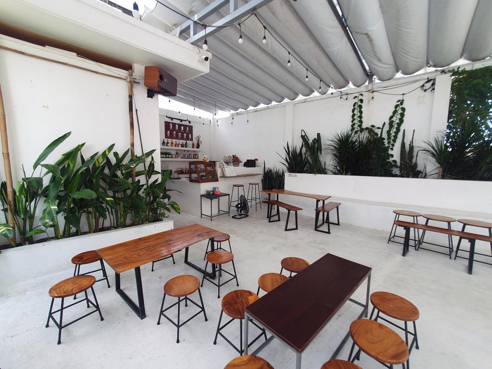 Hero Hostel & Billiards Чау Док Екстериор снимка